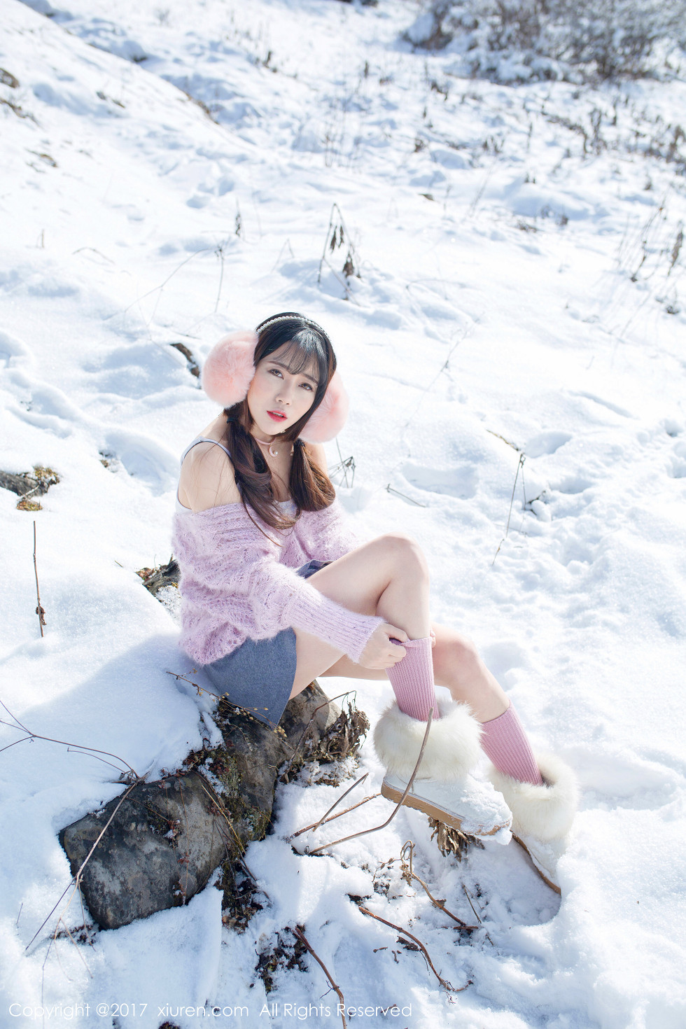 [XiuRen秀人网]No.720_嫩模兜豆靓Youlina冰天雪地里黑色蕾丝内裤冰冷诱惑写真51P