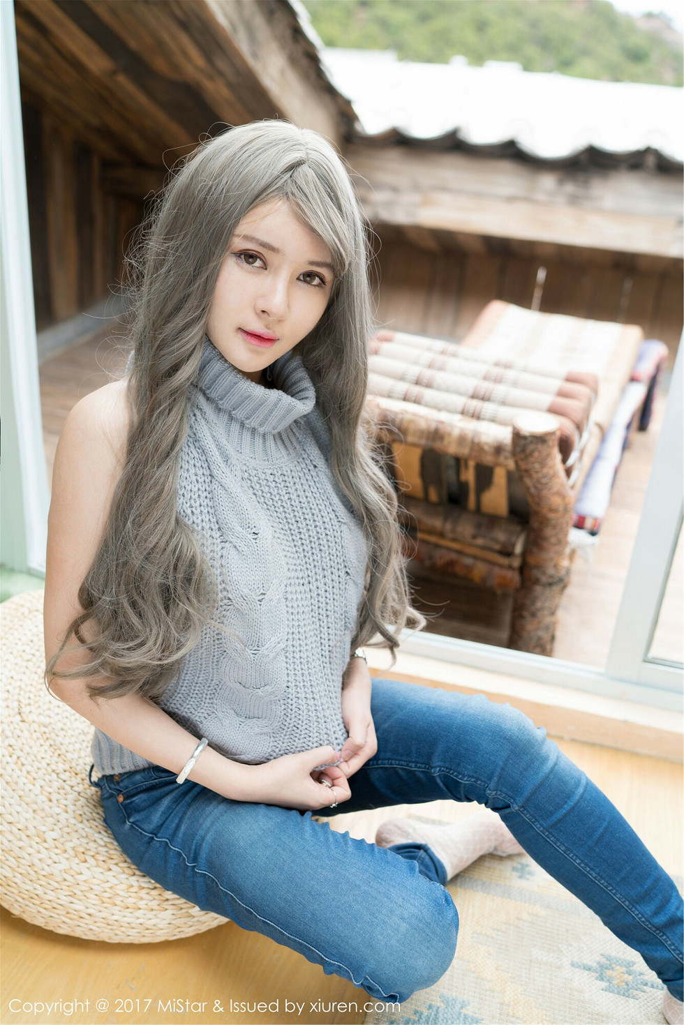 [MiStar魅妍社]Vol.170_性感女神凯竹BuiBui丽江旅拍露背毛衣侧露豪乳撩人诱惑写真45P