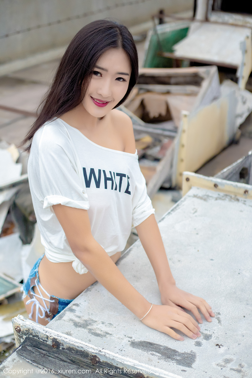 [XiuRen秀人网]No.624_嫩模周琰琳LIN室外露天天台性感内衣黑色蕾丝袜迷人美腿写真49P