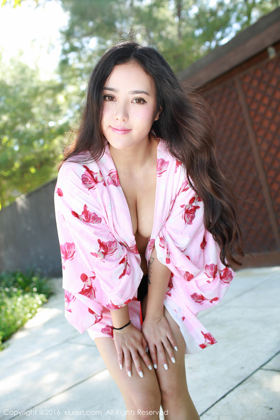 [XiuRen秀人网]No.554_嫩模Manuela玛鲁娜巴厘岛旅拍黑色丁字裤诱惑美臀写真47P