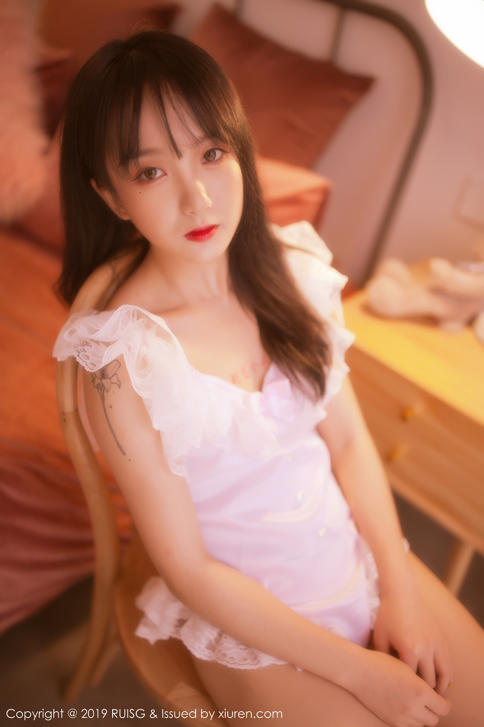 [RUISG瑞丝馆]Vol.085_新人妹子小葡萄miki私房梦幻光线诱人蕾丝内衣唯美诱惑写真43P