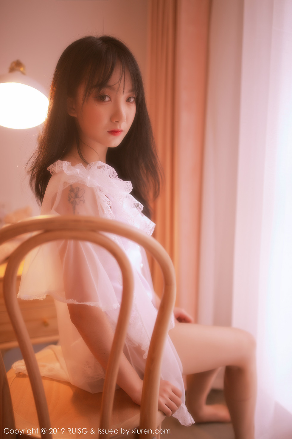 [RUISG瑞丝馆]Vol.085_新人妹子小葡萄miki私房梦幻光线诱人蕾丝内衣唯美诱惑写真43P