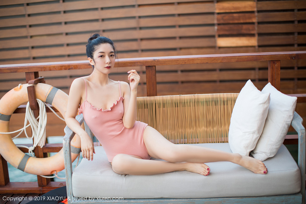 [XiaoYu画语界]Vol.150_女神Angela喜欢猫马尔代夫旅拍粉色吊带内衣惹人诱惑写真66P