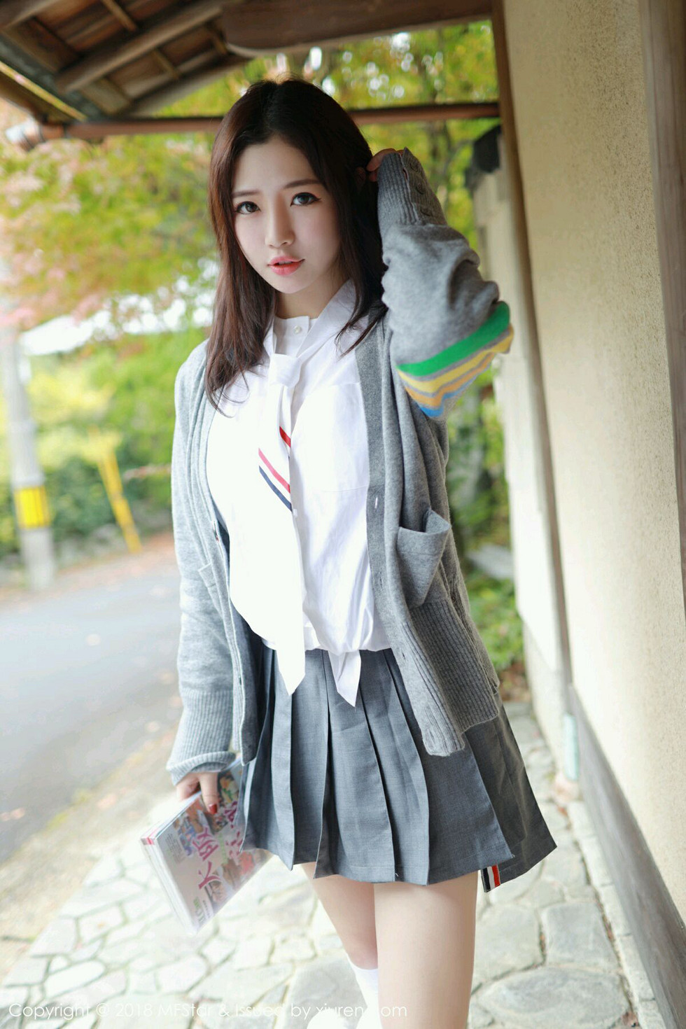 [MFStar模范学院]Vol.162_女神徐cake日本旅拍性感衬衣配短裙半露白嫩美乳诱惑写真40P