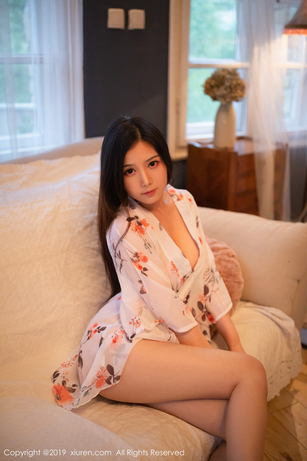 [XiuRen秀人网]No.1478_女神徐微微mia东欧旅拍私房低胸和服露豪乳惹火诱惑写真40P
