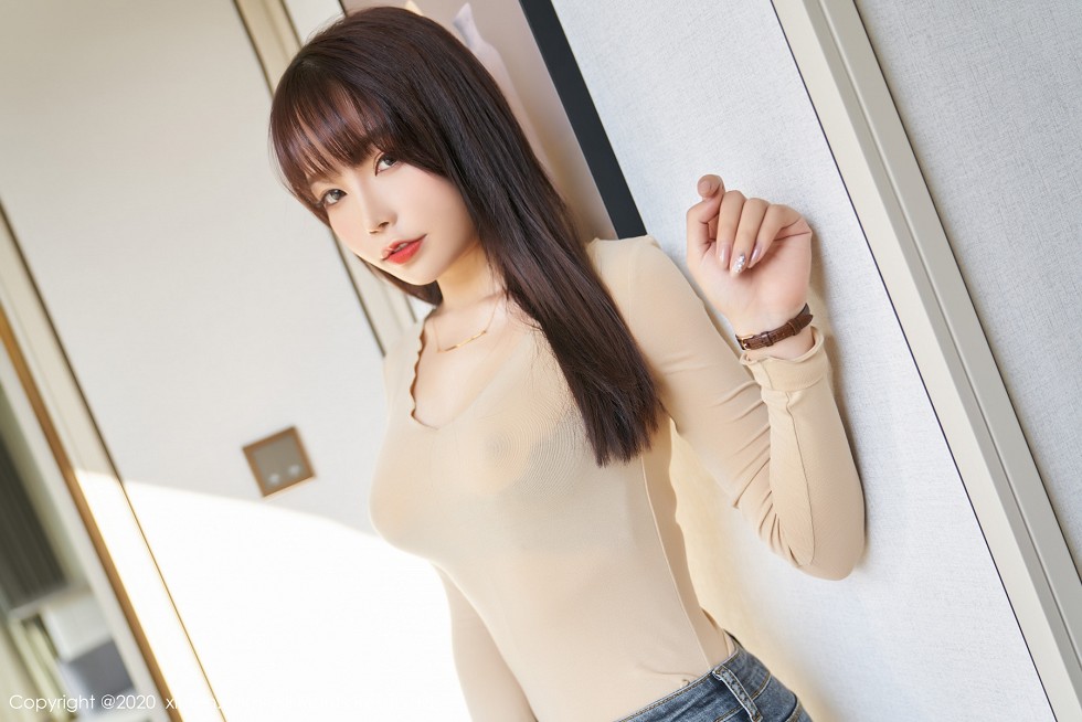 [XiuRen秀人网]No.2886_女神芝芝Booty私房镂空内衣配蕾丝吊袜半脱秀豪乳翘臀诱惑写真76P