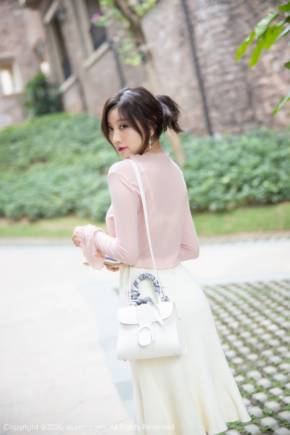 [XiuRen秀人网]No.2905_女神杨晨晨sugar居家私房娇妻主题粉色内衣秀完美身材诱惑写真70P