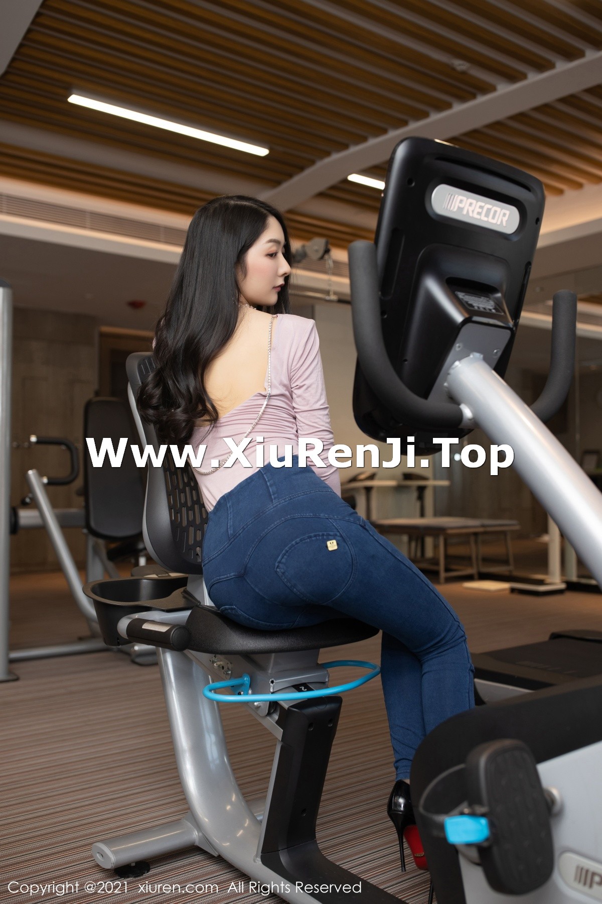 [XiuRen秀人网]No.3227_女神Angela小热巴尾随视觉主题连体衣配开档黑丝裤袜诱惑写真75P