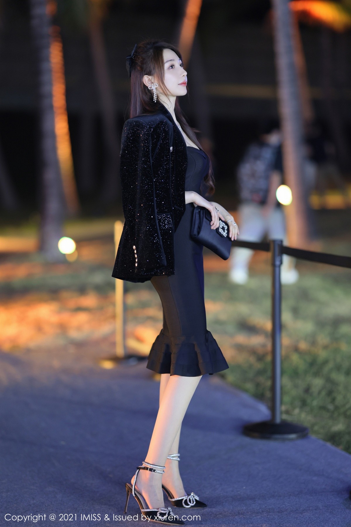 [IMISS爱蜜社]Vol.597_女神Lynn刘奕宁街拍系列+私房床上性感睡衣迷人诱惑写真33P