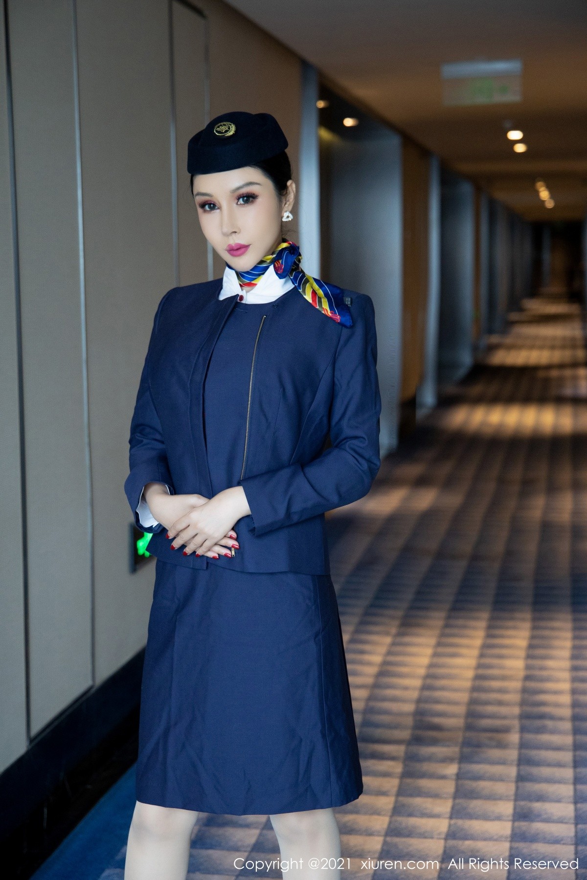 [XiuRen秀人网]No.4050_模特田冰冰三亚旅拍空姐制服主题蕾丝内衣配肉丝裤袜诱惑写真69P