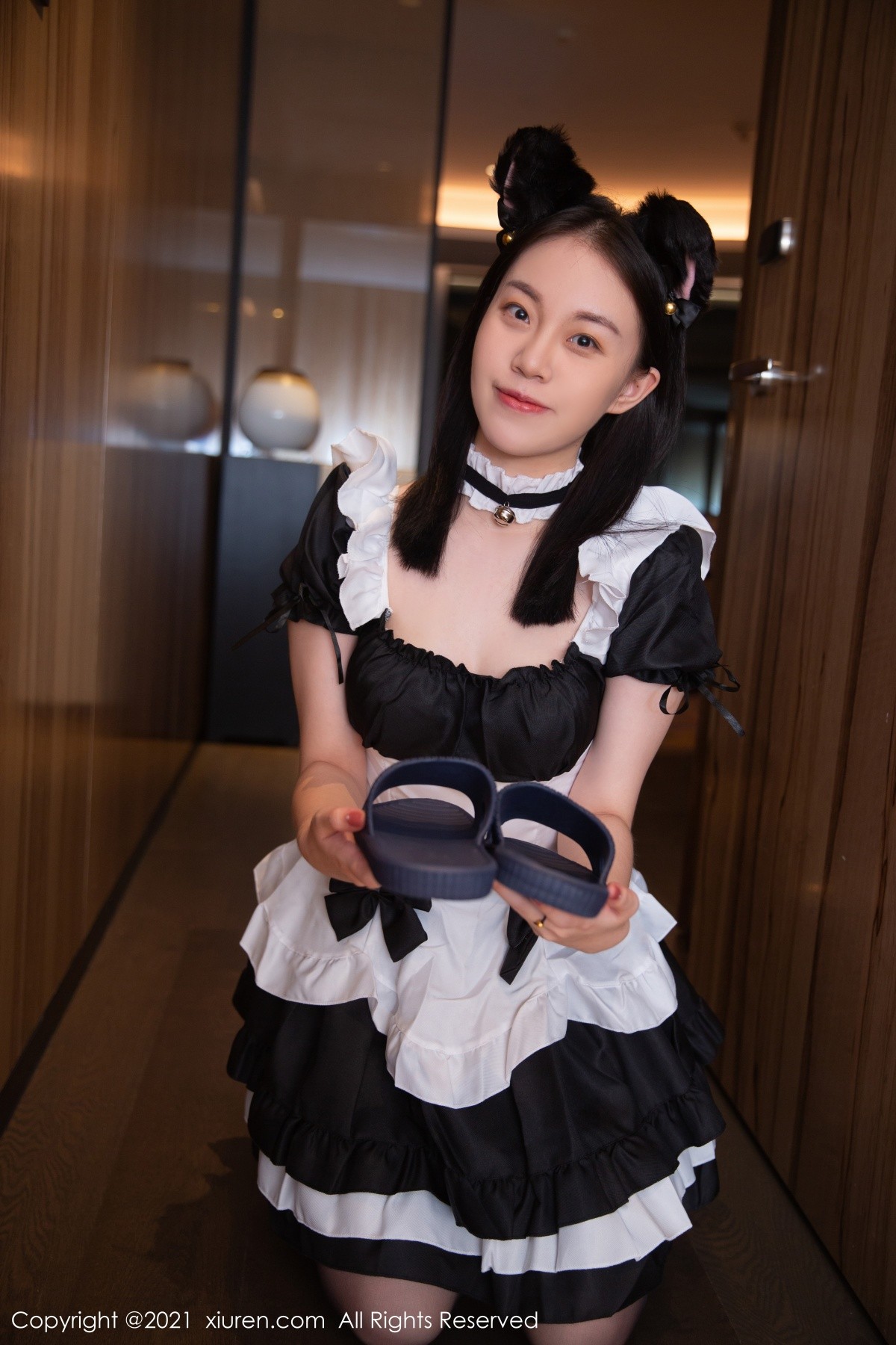 [XiuRen秀人网]No.4153_模特一颗甜蛋黄a深夜女仆服务主题低胸装配蕾丝吊袜诱惑写真66P