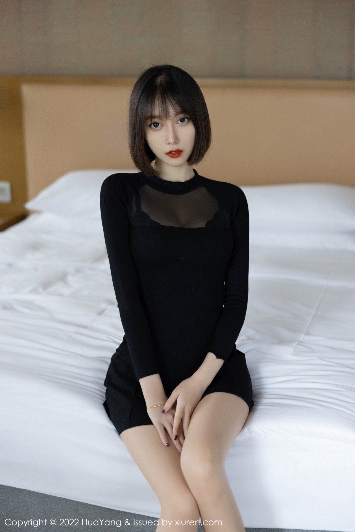 [HuaYang花漾]Vol.491_丽质美人玥儿玥er私房黑色超短连衣裙配开档肉丝完美诱惑写真50P