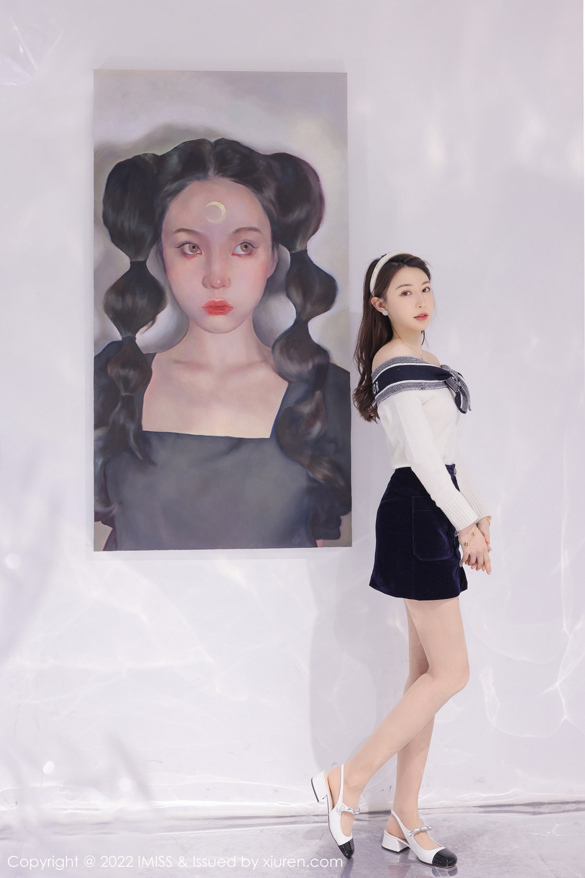 [IMISS爱蜜社]Vol.704_气质女神Lynn刘奕宁艺术工作室低胸服饰配黑短裙性感迷人写真22P