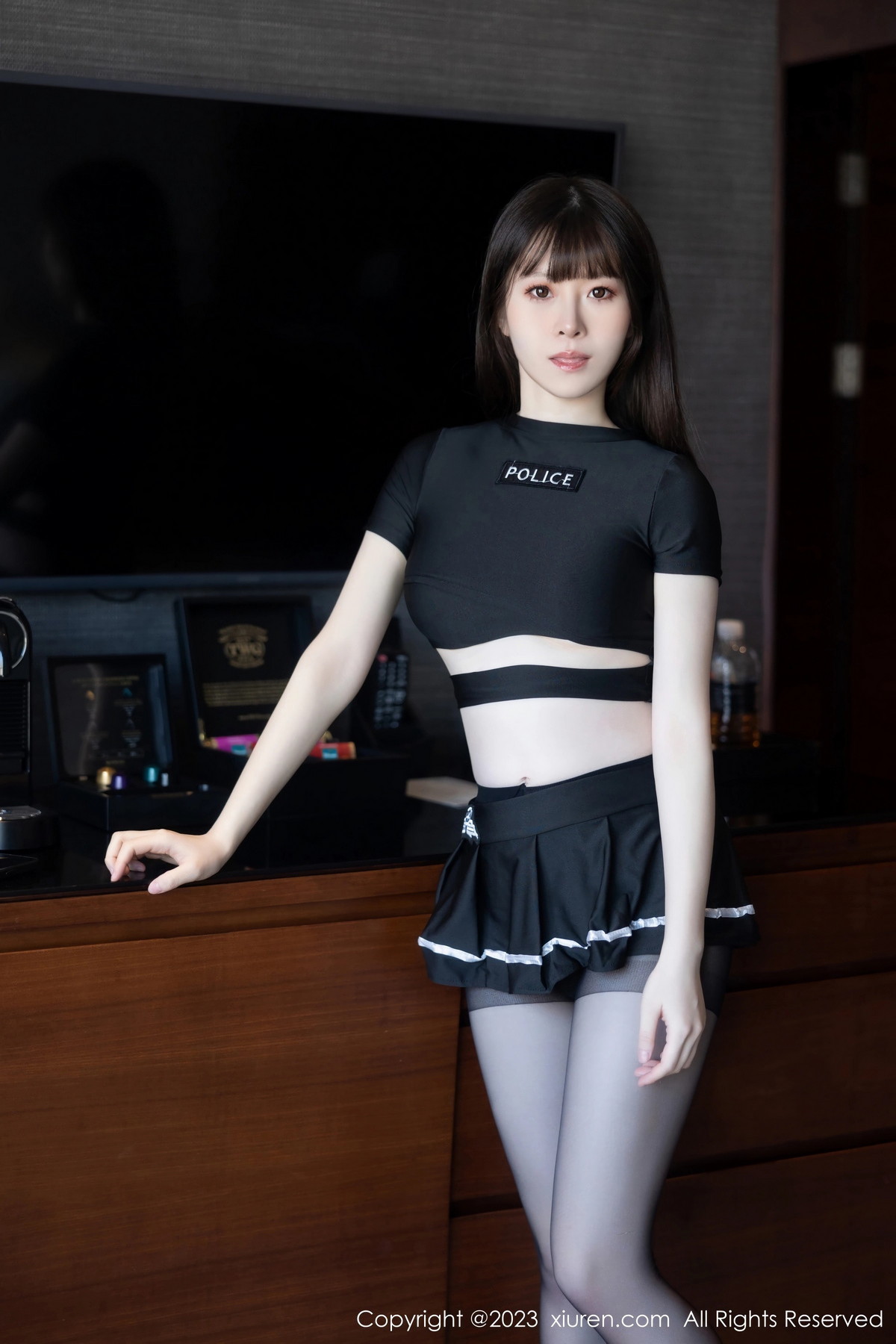 [XiuRen秀人网]No.7637_模特林悠悠性感黑色上衣配黑短裙露开档黑丝秀曼妙身姿诱惑写真98P